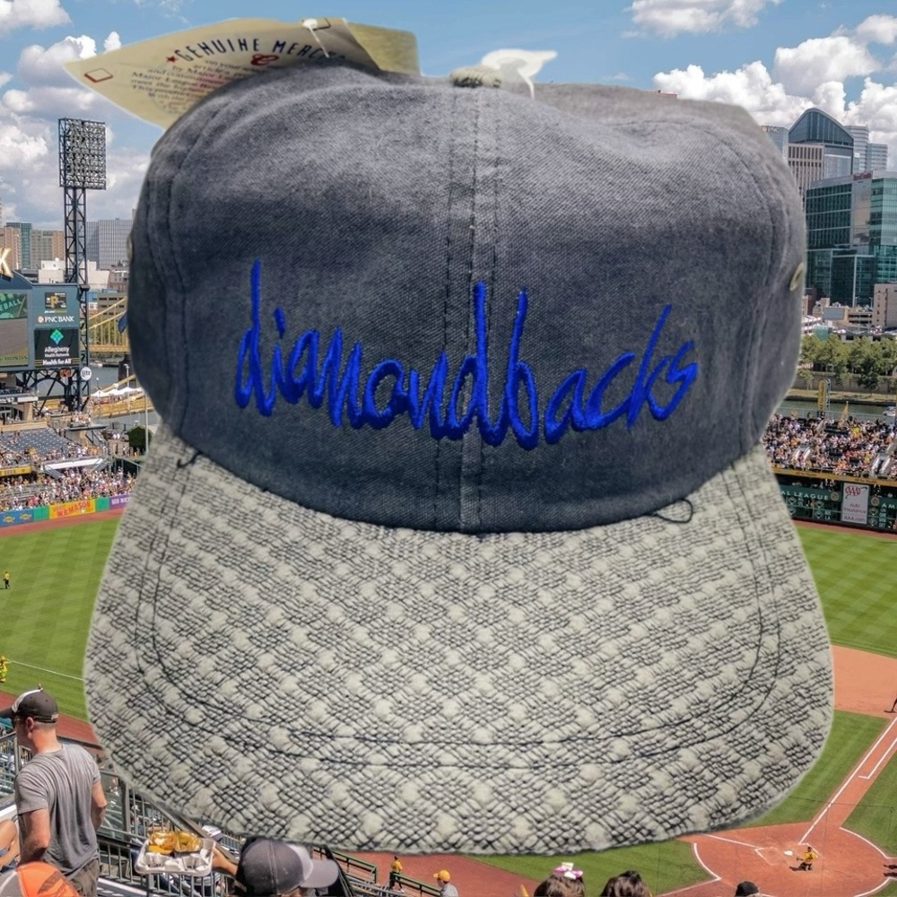 🆕 VINTAGE Diamondbacks hat (new with tags)